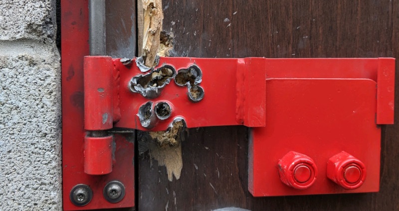beat-up-door-barrier-lock