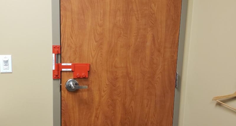 installation-of-door-barrier-lock